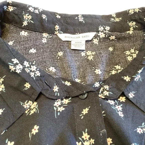 American Eagle Top Women Sz M Black Button Down Floral‎ NWOT - Picture 6 of 9